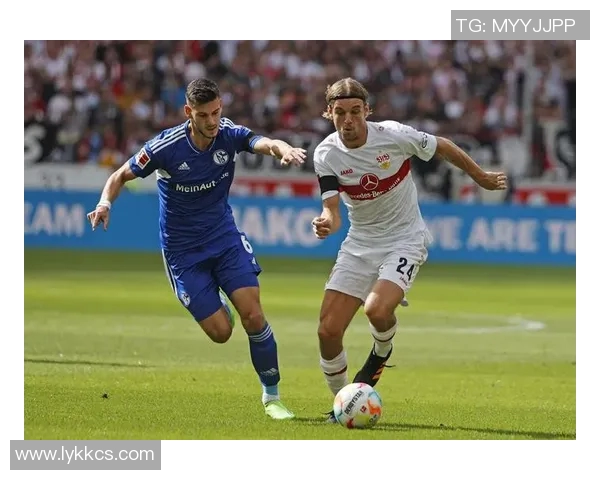 沙尔克04主场逼平斯图加特，积分榜稳步上升