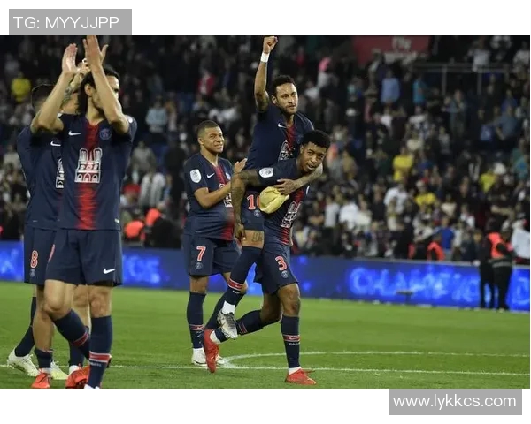 内马尔在法甲联赛中再次闪耀，带领巴黎圣日耳曼连胜五场！